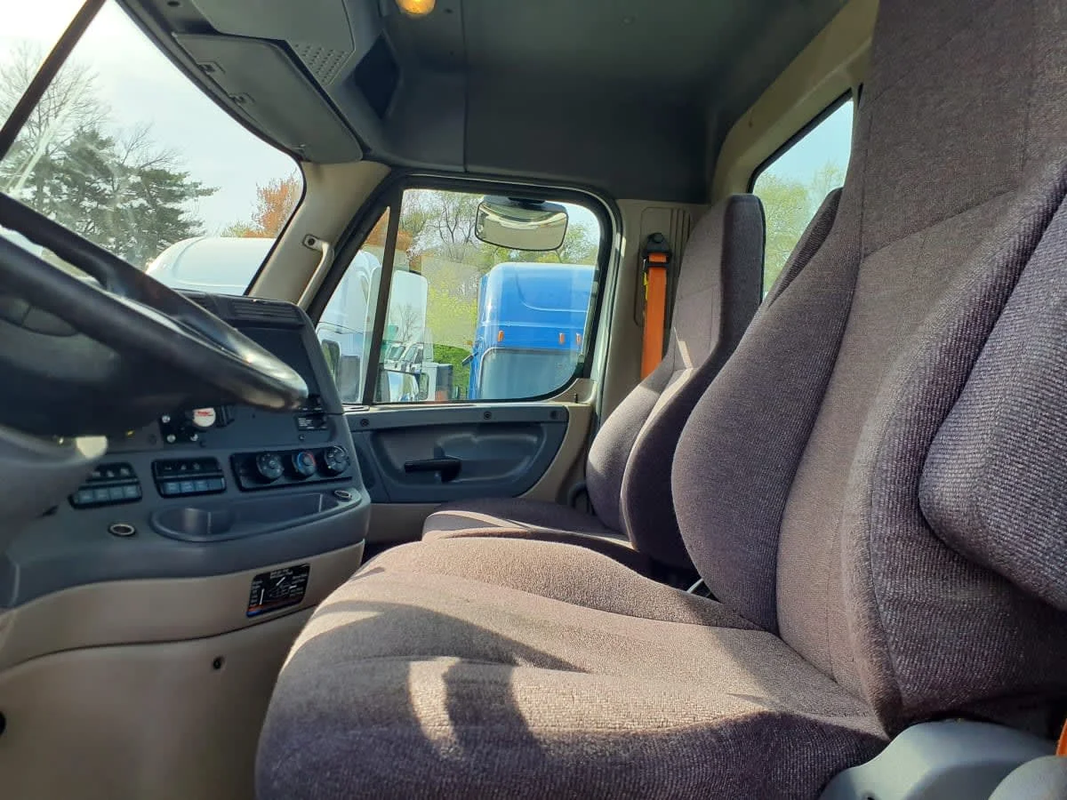 2018 Freightliner Cascadia - image 10