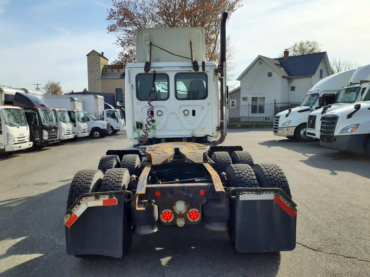 2018 Freightliner Cascadia - image 5