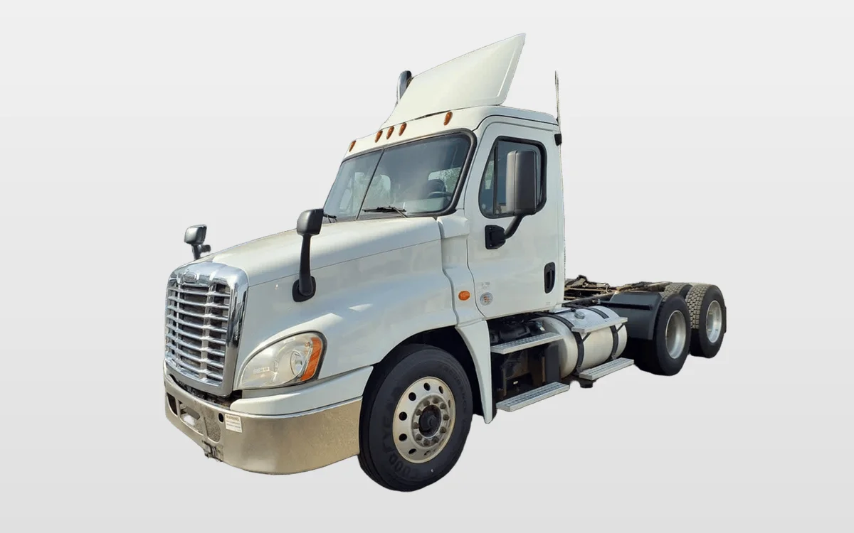 2018 Freightliner Cascadia - image 1