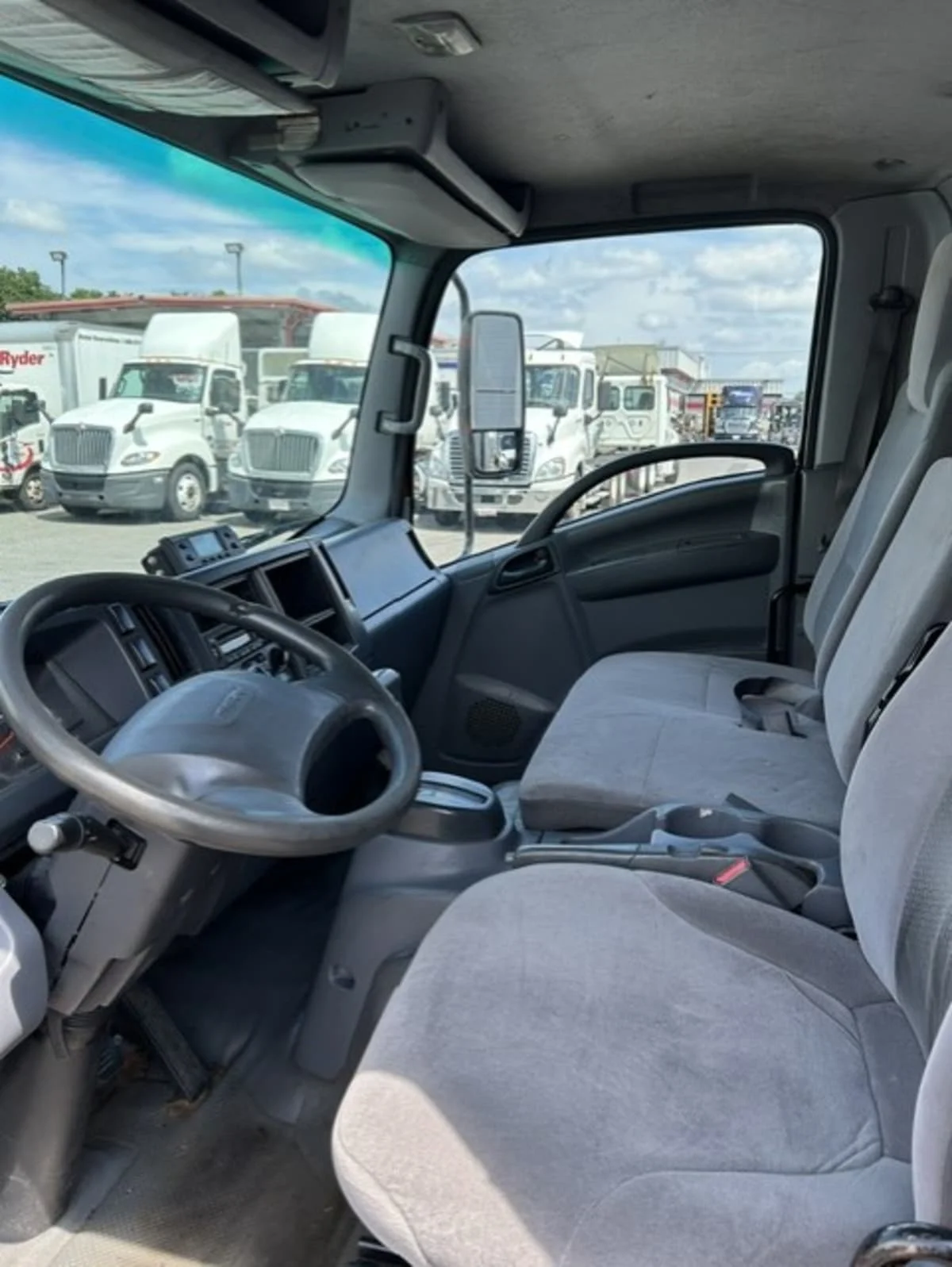 2020 Isuzu NQR in Farmingdale, NY — photo 8