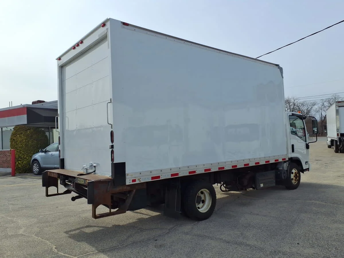 2018 Isuzu NPR - image 4