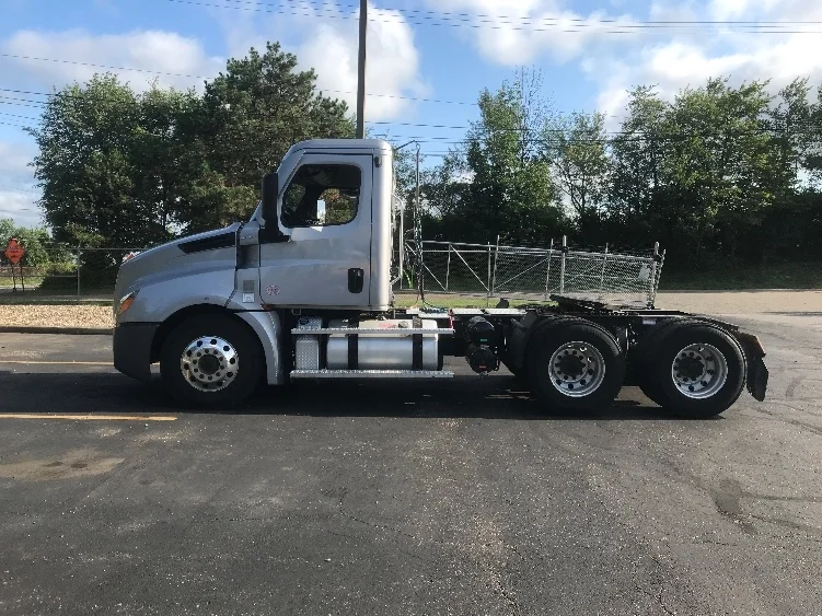 2022 Freightliner Cascadia in Canton, OH — photo 4