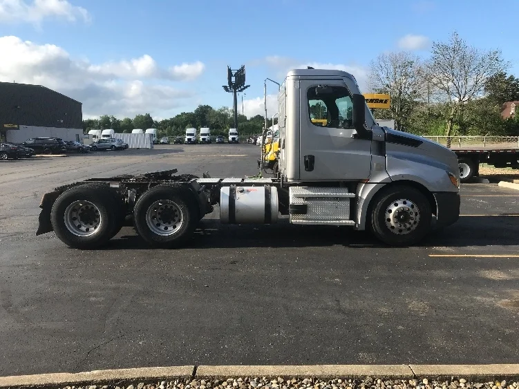 2022 Freightliner Cascadia in Canton, OH — photo 8