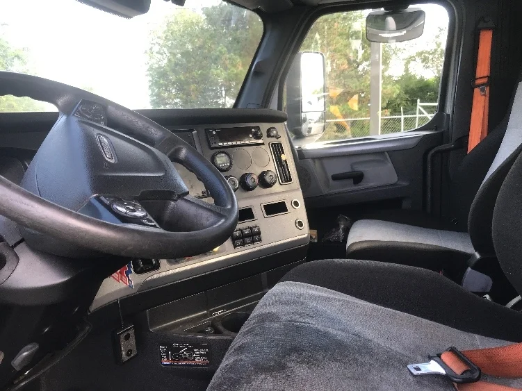 2022 Freightliner Cascadia in Canton, OH — photo 10