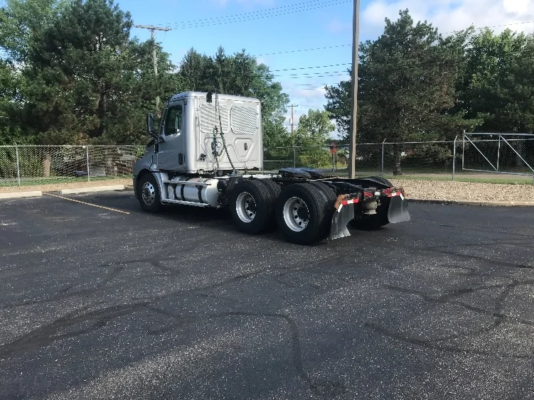 2022 Freightliner Cascadia in Canton, OH — photo 5