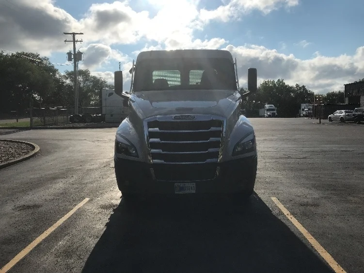 2022 Freightliner Cascadia in Canton, OH — photo 2