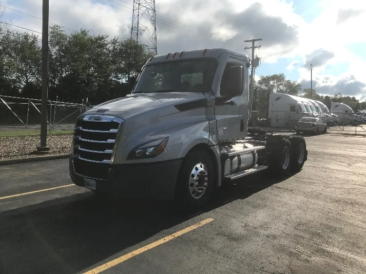 2022 Freightliner Cascadia in Canton, OH — photo 3