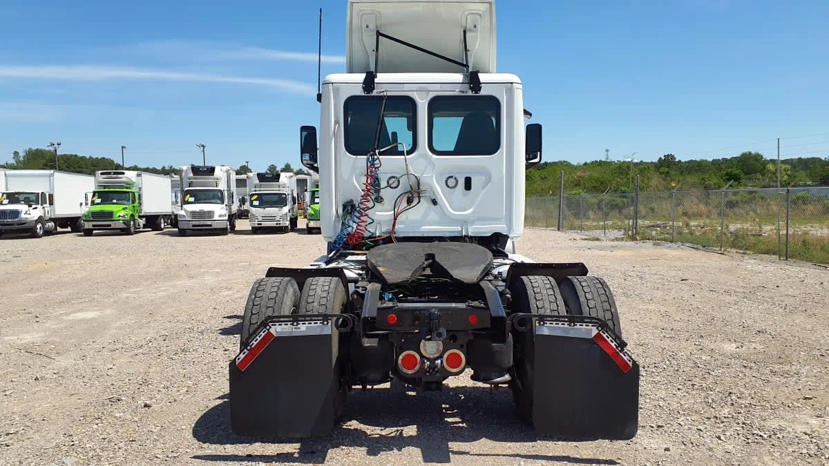 2020 Freightliner Cascadia in Birmingham, AL — photo 5