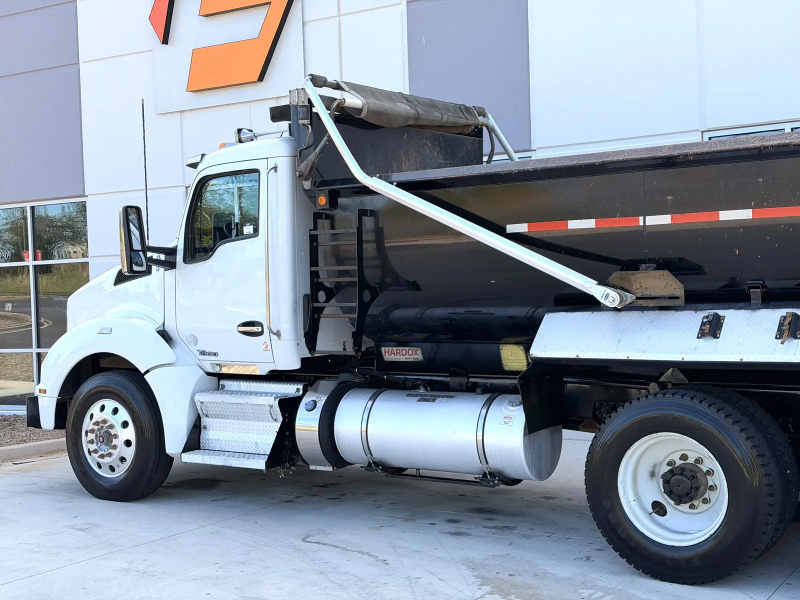 2020 Kenworth T880 - image 9