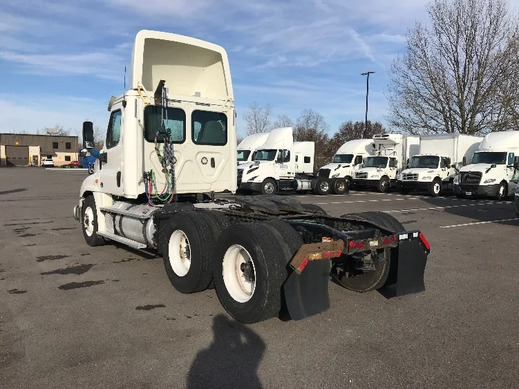2018 Freightliner Cascadia - image 5