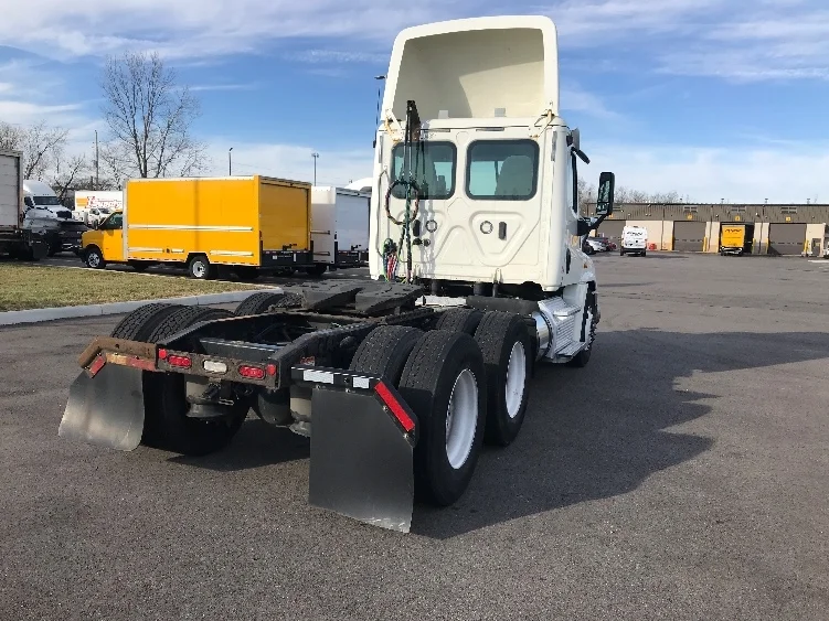 2018 Freightliner Cascadia - image 7
