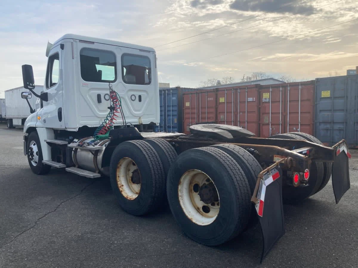 2018 Freightliner Cascadia - image 6