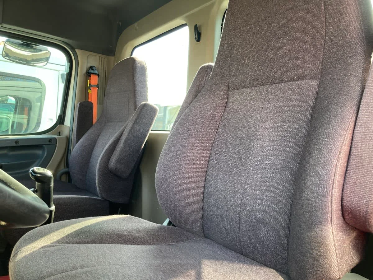 2018 Freightliner Cascadia - image 11