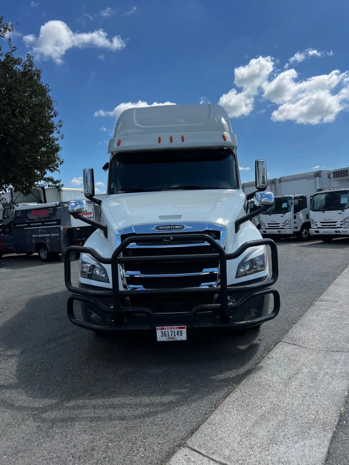 2020 Freightliner Cascadia - image 2