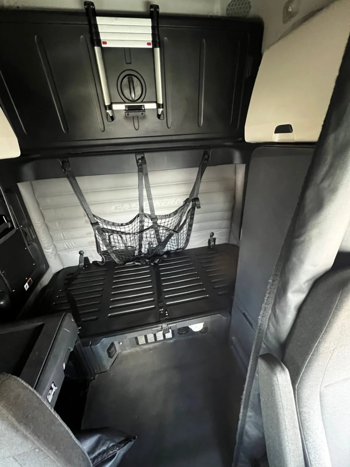 2020 Freightliner Cascadia - image 8