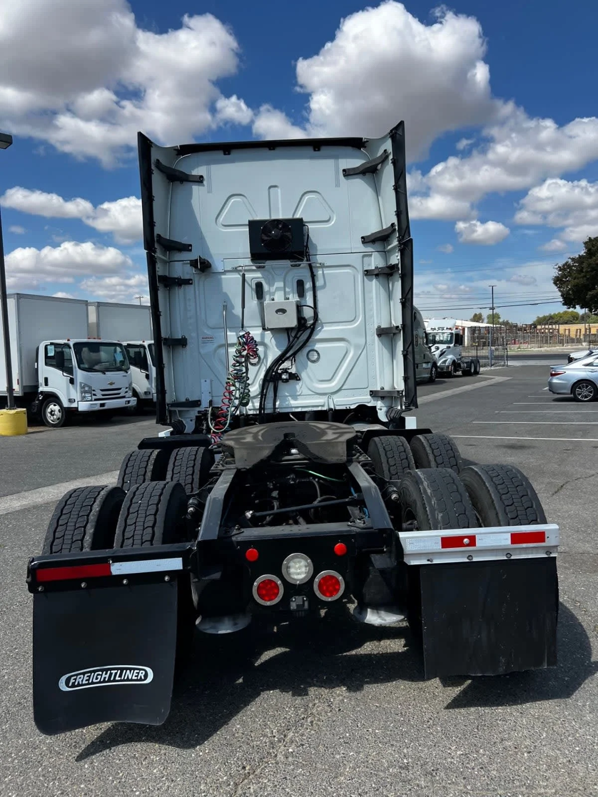 2020 Freightliner Cascadia - image 5