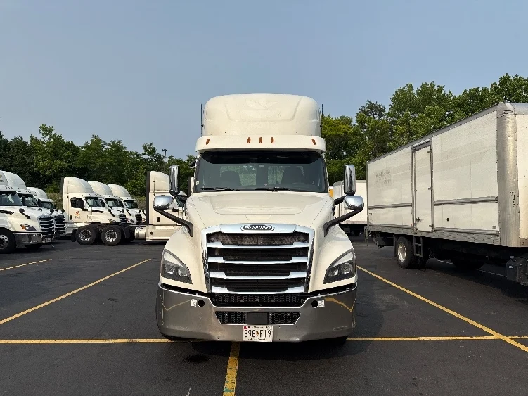 2019 Freightliner in Jessup, MD — photo 2