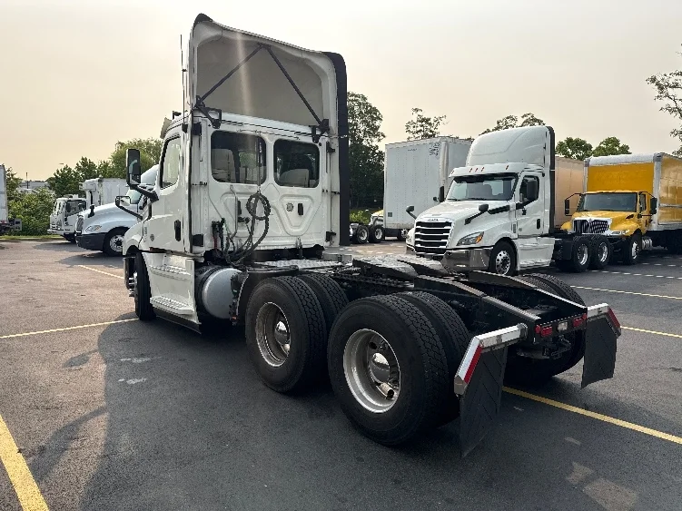 2019 Freightliner in Jessup, MD — photo 5