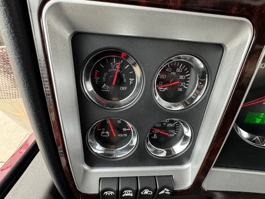 2027 Kenworth W900 in St. Joseph, MO — photo 10