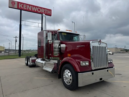 2027 Kenworth W900