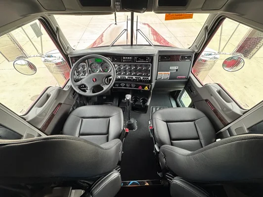 2027 Kenworth W900 in St. Joseph, MO — photo 9