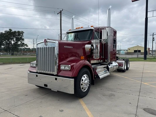 2027 Kenworth W900 in St. Joseph, MO — photo 2