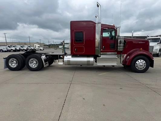 2027 Kenworth W900 in St. Joseph, MO — photo 7