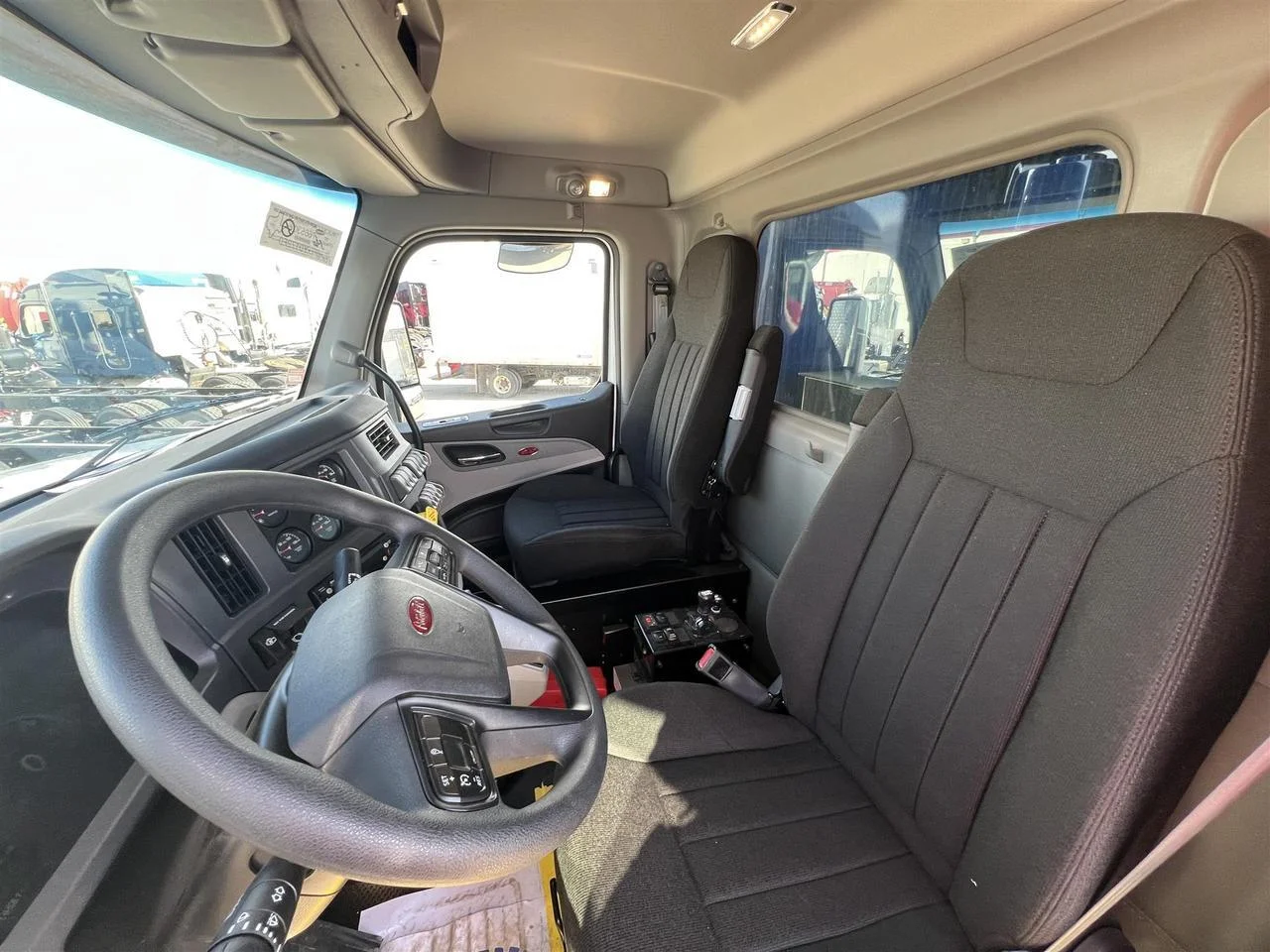 2025 Peterbilt 567 - image 9