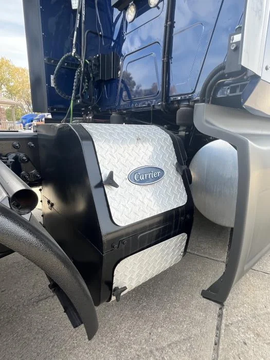 2022 International LT - image 6