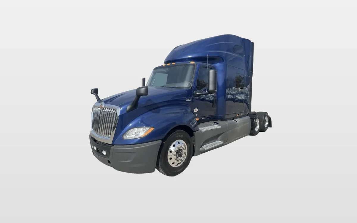 2022 International LT - image 1