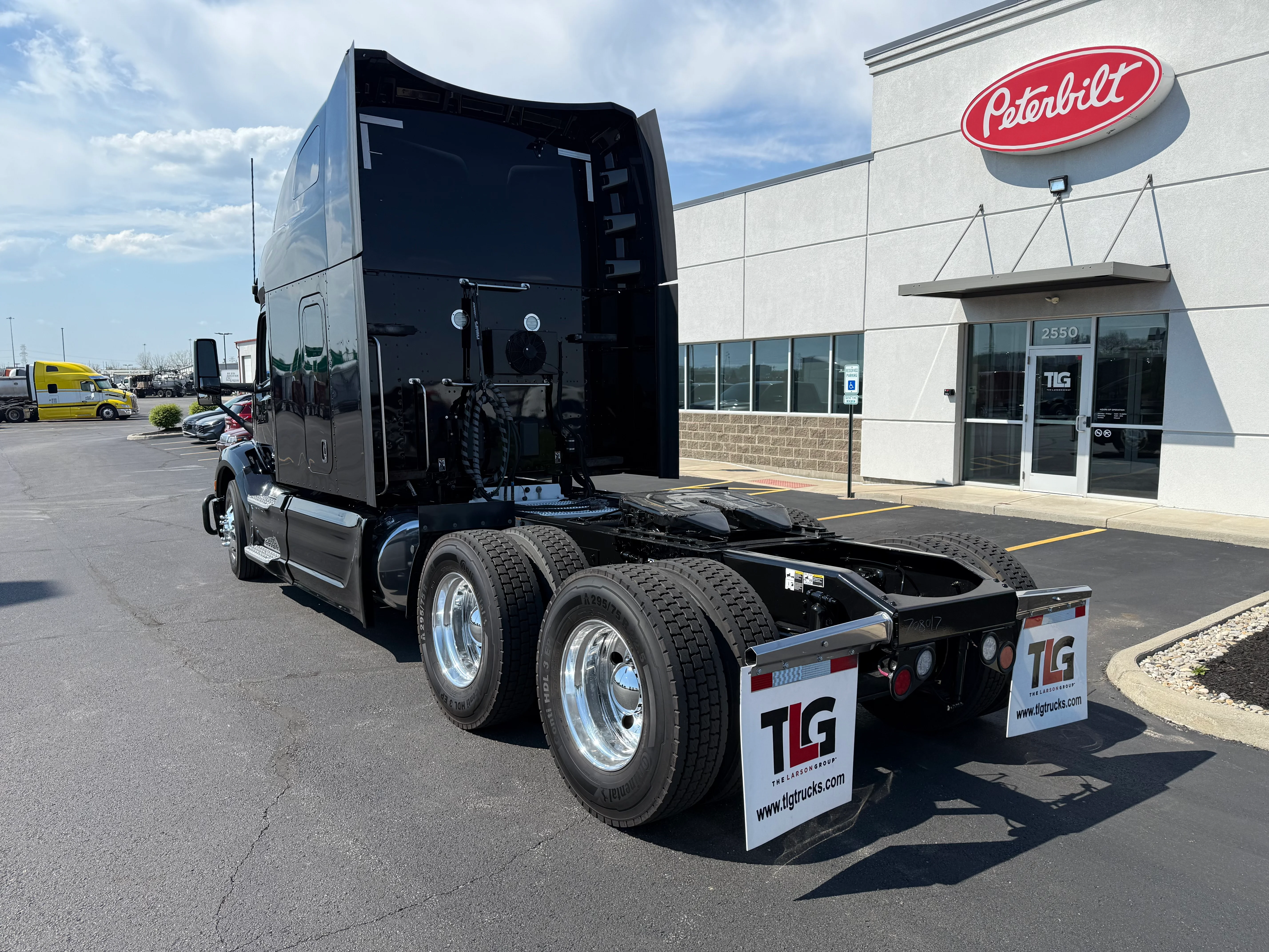 2022 Peterbilt 579 - image 3