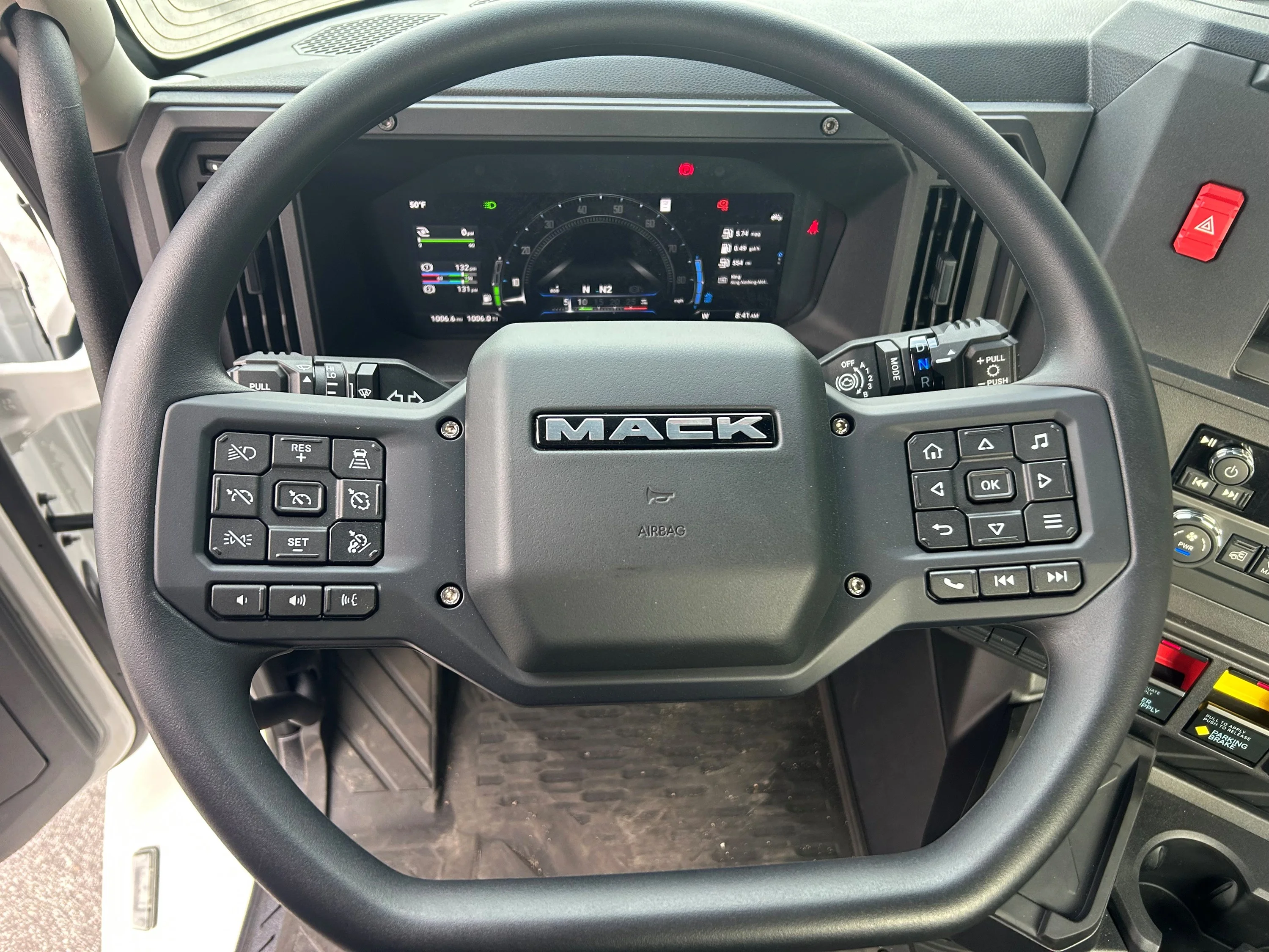 2027 Mack Anthem in Cahokia, IL — photo 7