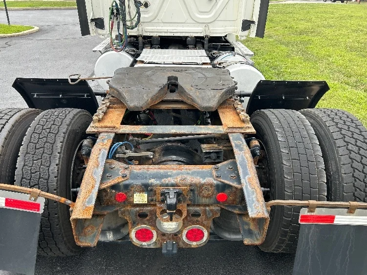 2019 Freightliner Cascadia in Allentown, PA — photo 6