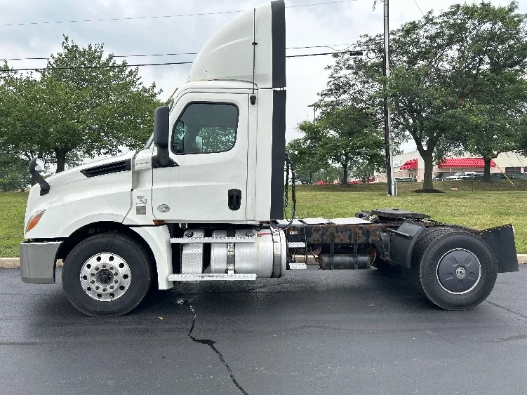 2019 Freightliner Cascadia in Allentown, PA — photo 4