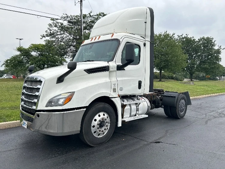 2019 Freightliner Cascadia in Allentown, PA — photo 3