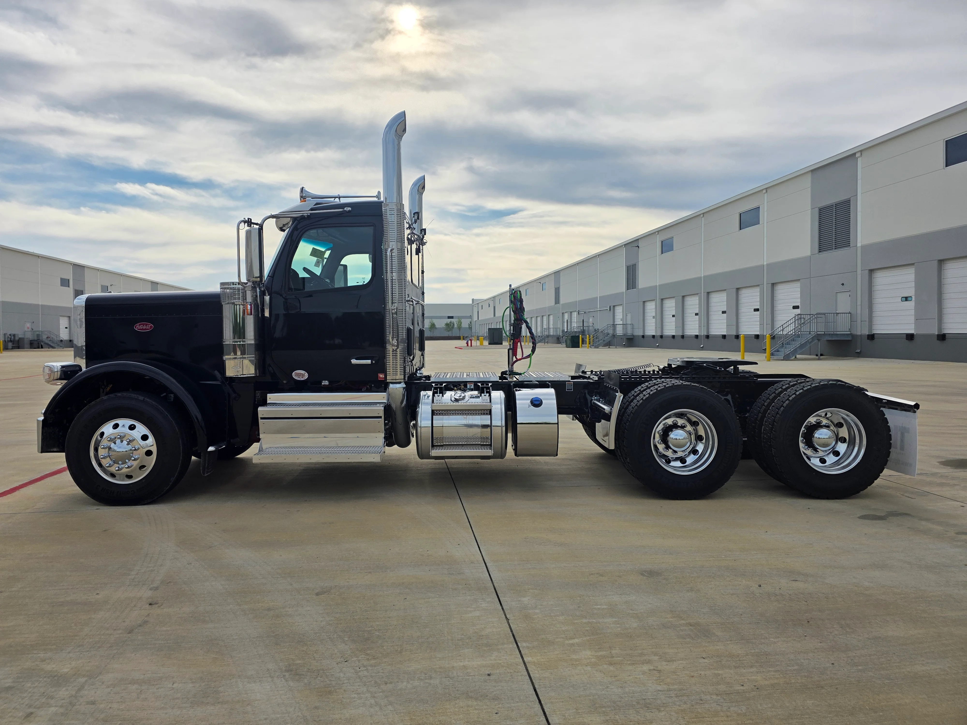 2027 Peterbilt 589 in Portland, OR — photo 2