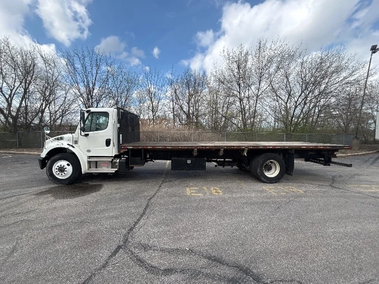 2022 Freightliner M2 106 - image 4