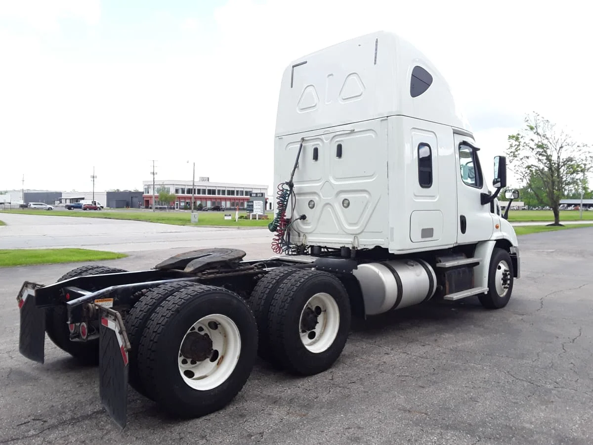 2019 Freightliner Cascadia in Hilliard, OH — photo 4