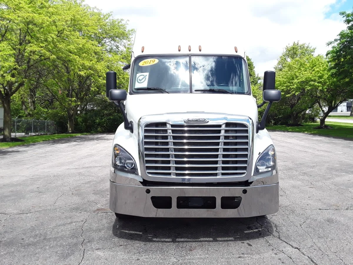 2019 Freightliner Cascadia in Hilliard, OH — photo 2