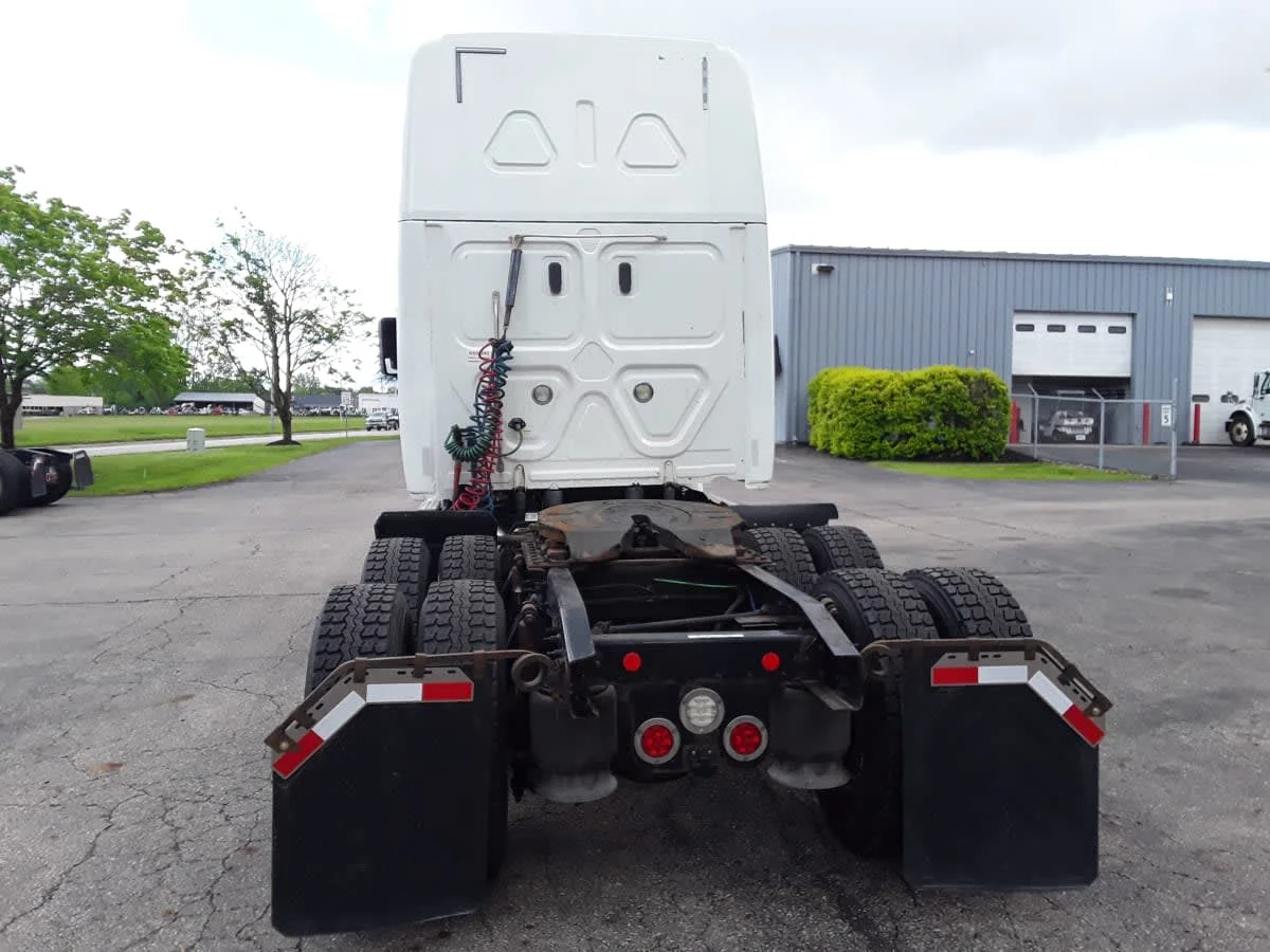 2019 Freightliner Cascadia in Hilliard, OH — photo 5