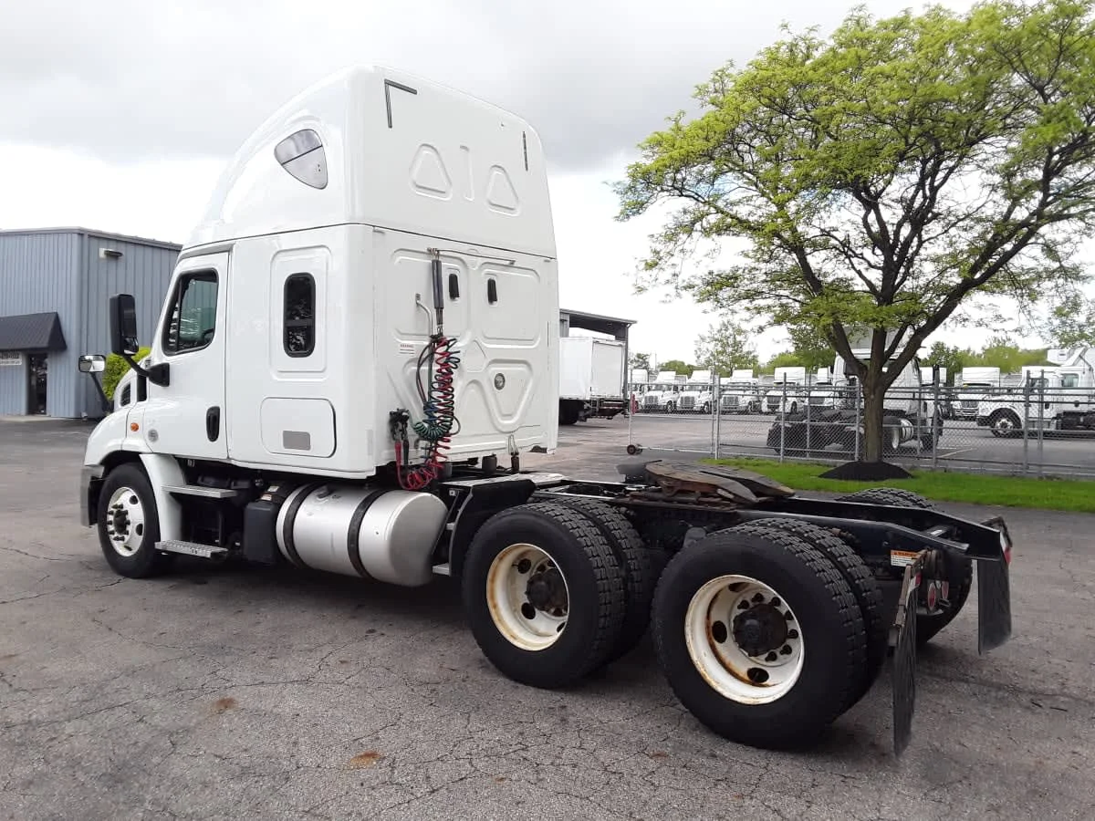2019 Freightliner Cascadia in Hilliard, OH — photo 6