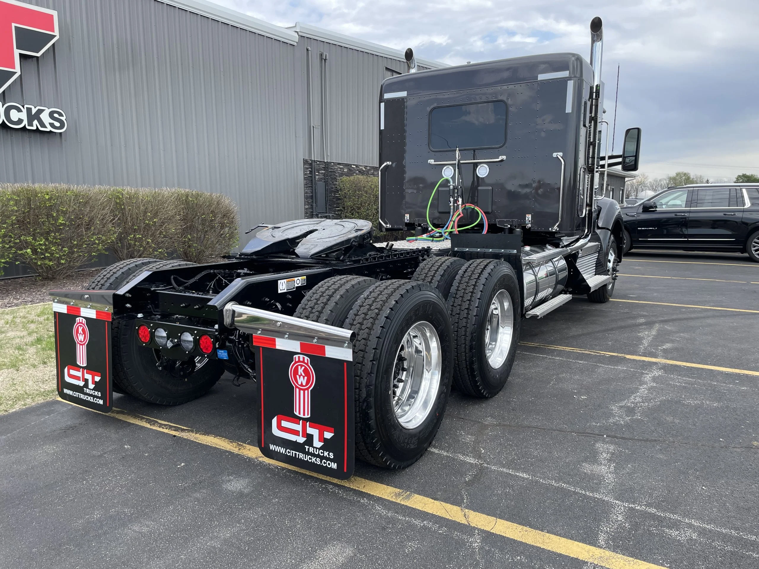 2027 Kenworth T880 - image 5