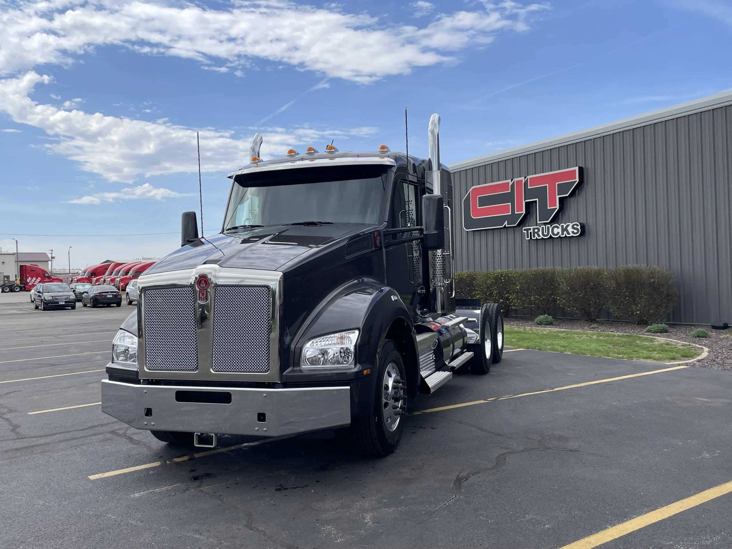 2027 Kenworth T880 in Normal, IL