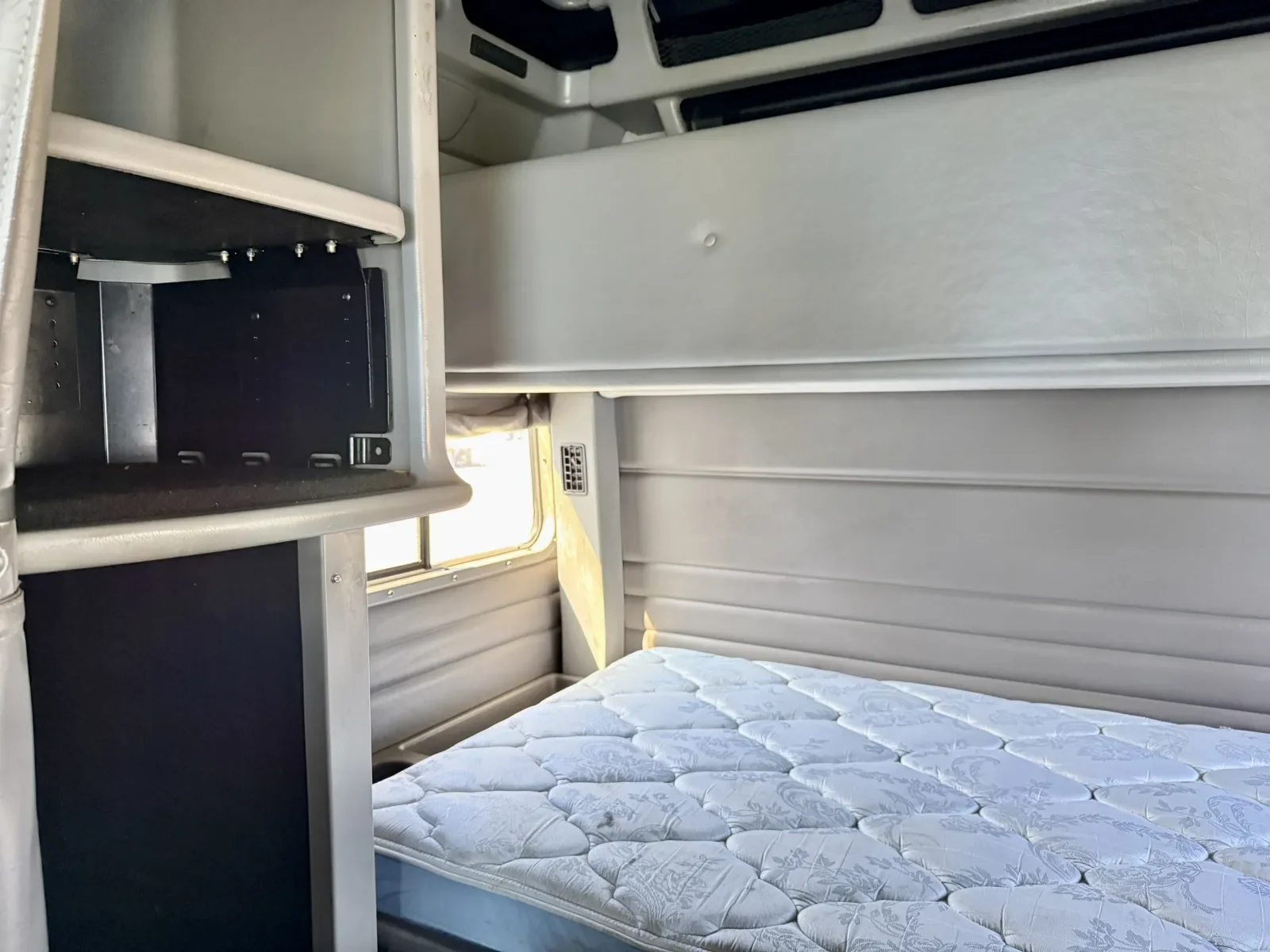 2019 Peterbilt 389 in New Lenox, IL — photo 22