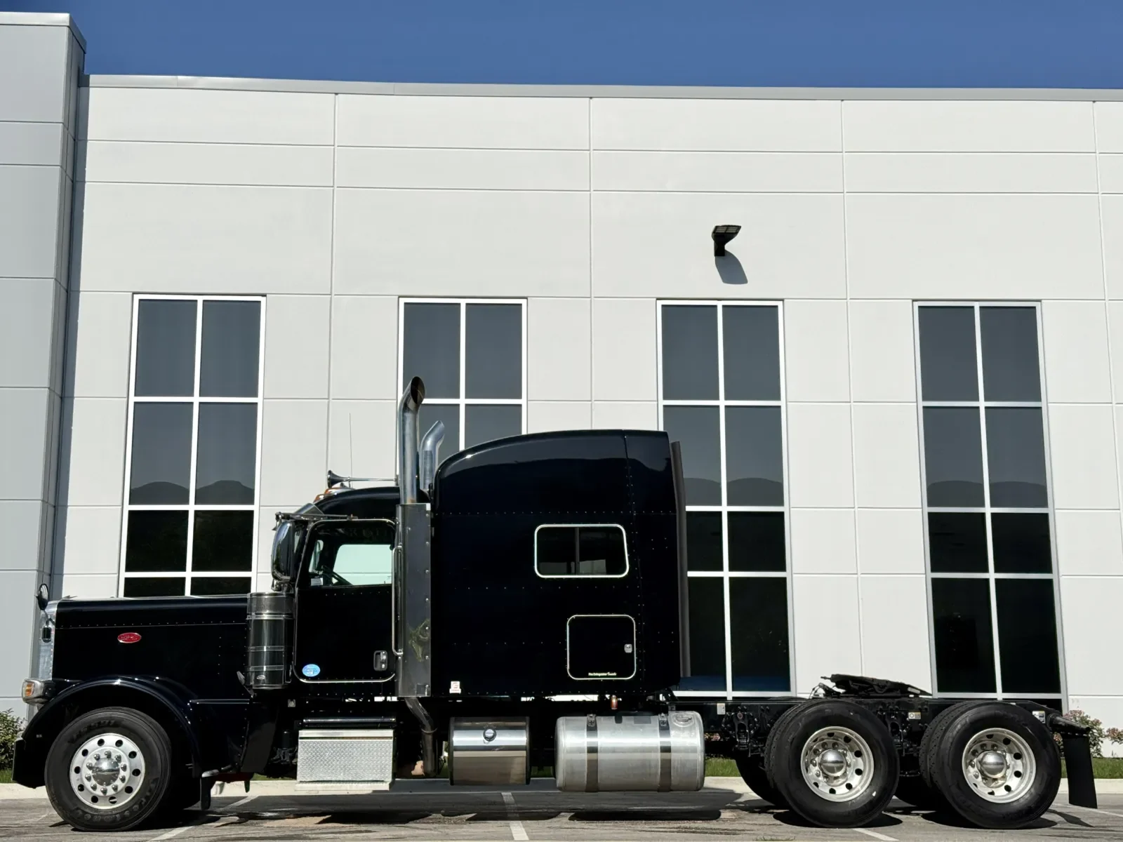 2019 Peterbilt 389 in New Lenox, IL — photo 4