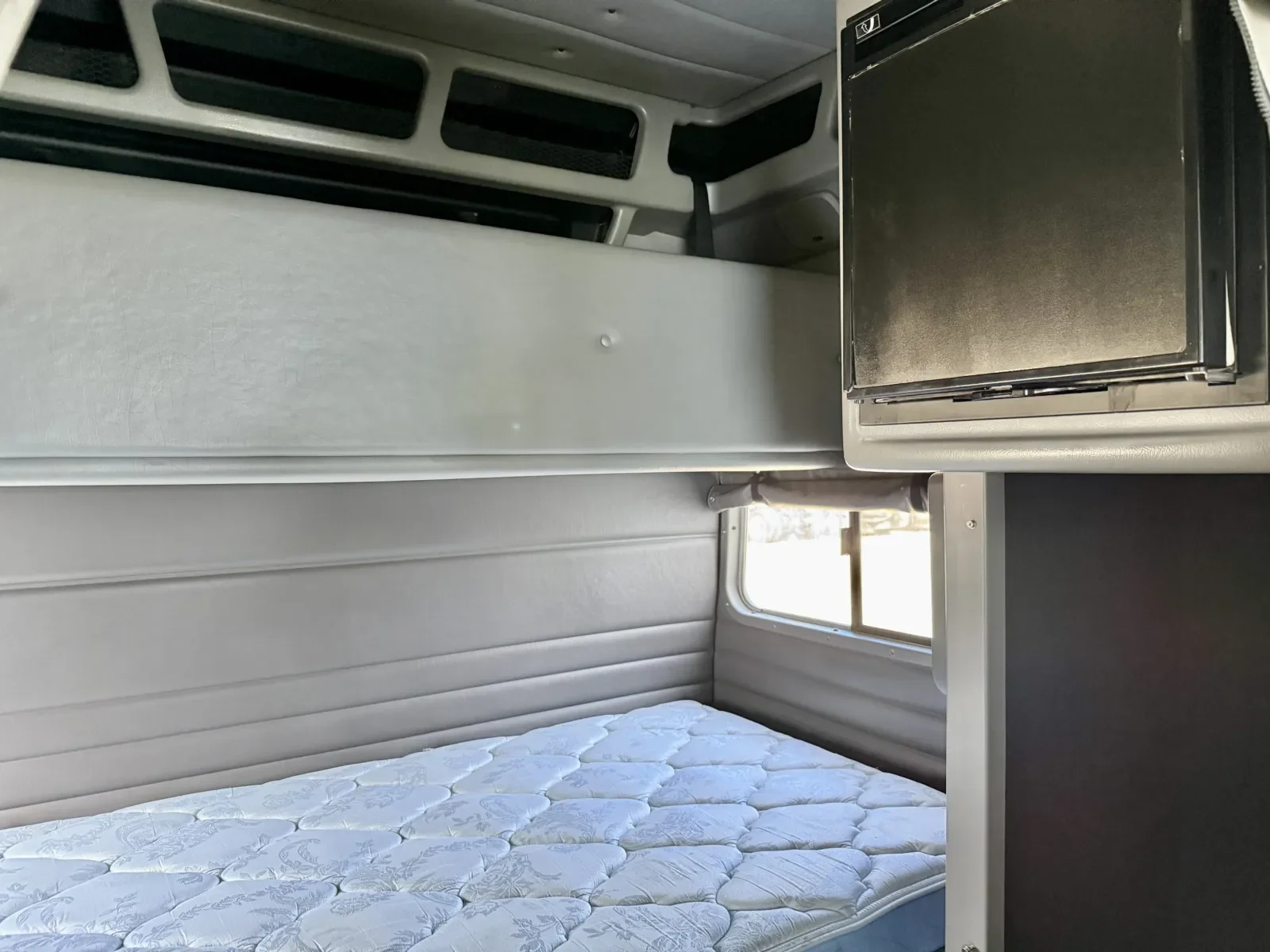 2019 Peterbilt 389 in New Lenox, IL — photo 24