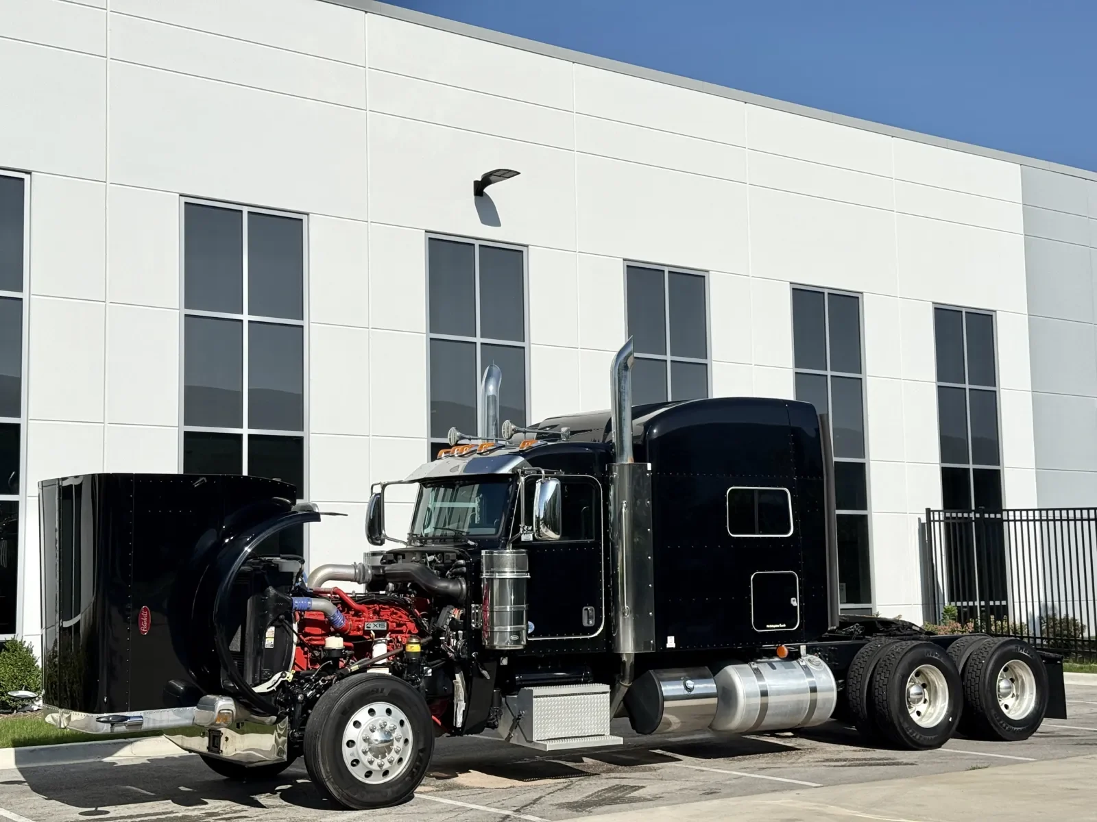 2019 Peterbilt 389 in New Lenox, IL — photo 10