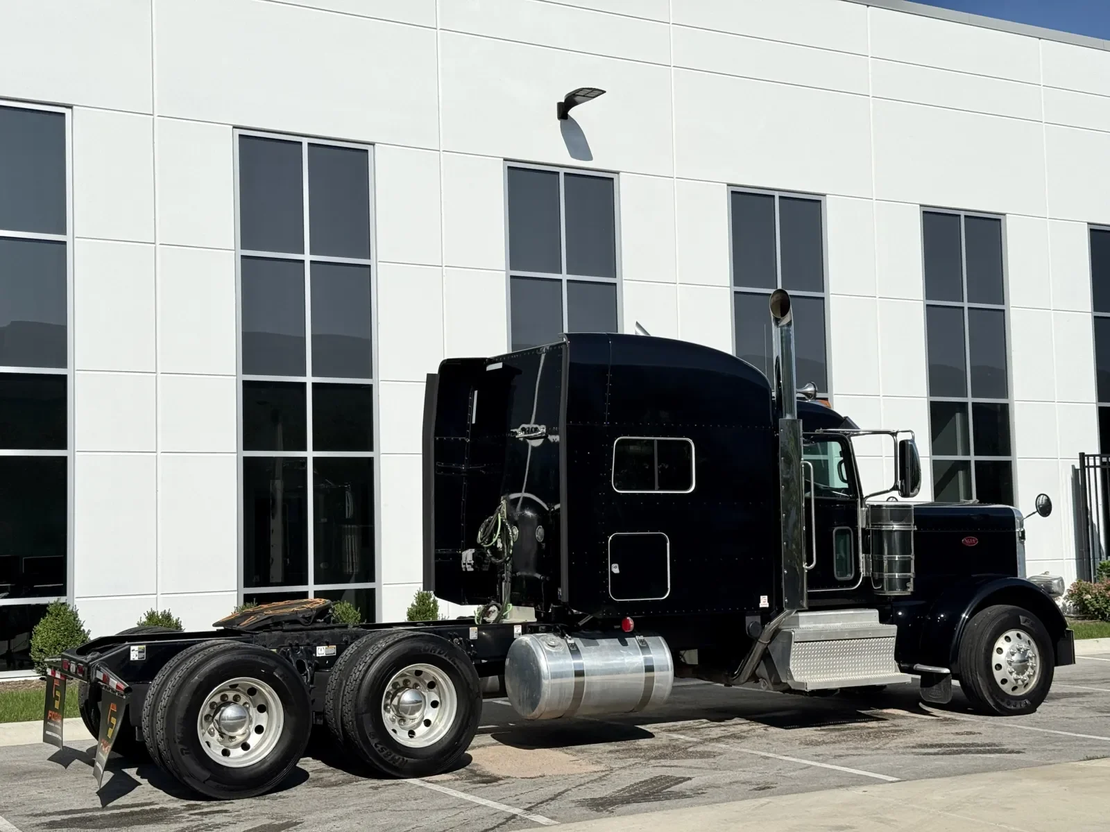 2019 Peterbilt 389 in New Lenox, IL — photo 5