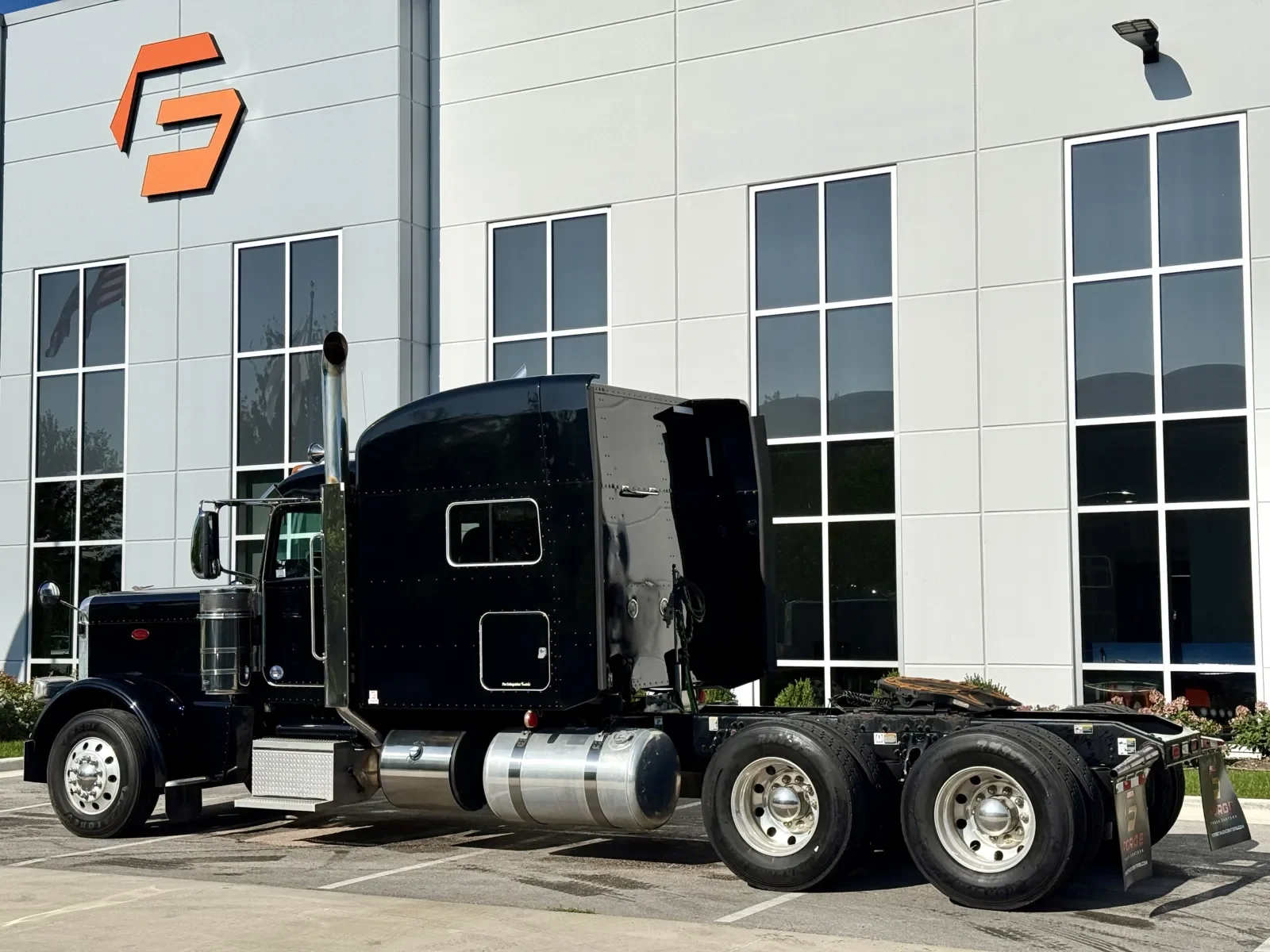 2019 Peterbilt 389 in New Lenox, IL — photo 6