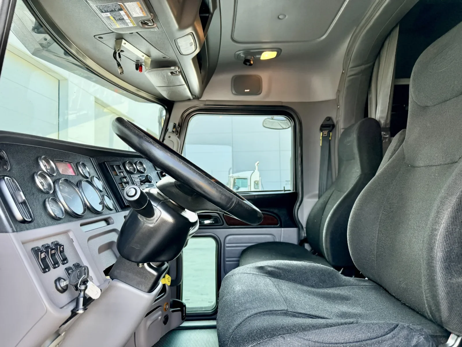 2019 Peterbilt 389 in New Lenox, IL — photo 14